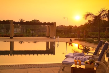 radisson blu dhaka water garden
