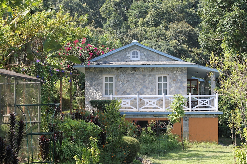 the begnas lake resort and villas