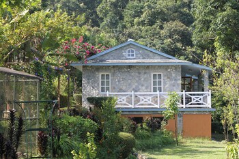 the begnas lake resort and villas