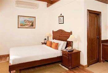 club mahindra naukuchiatal