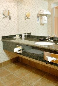 Holiday Inn Hotel & Suites North Vancouver By Ihg,District Of North Vancouver>>Deep Cove,3 star