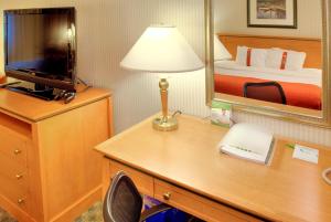 Holiday Inn Hotel & Suites North Vancouver By Ihg,District Of North Vancouver>>Deep Cove,3 star
