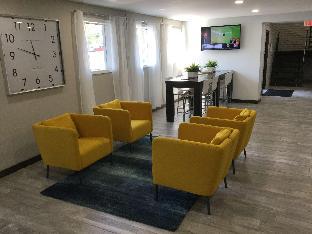Days Inn & Suites By Wyndham Cincinnati North,Near Ohio Valley Antique Mall,2 star