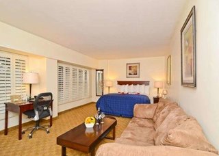 Ramada By Wyndham Oakland Downtown City Center,Hayward>>Alameda,2.5 star