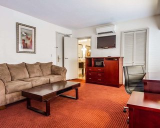 Ramada By Wyndham Oakland Downtown City Center,Hayward>>Alameda,2.5 star