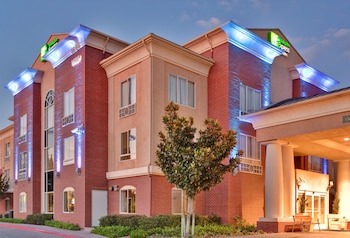 Holiday Inn Express & Suites Rancho Cucamonga By Ihg,Ontario>>Los Angeles,3 star