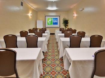 Holiday Inn Express & Suites Rancho Cucamonga By Ihg,Ontario>>Los Angeles,3 star