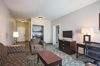 La Quinta Inn & Suites Fort Worth Lake Worth,Lake Worth>>Fort Worth,3 star