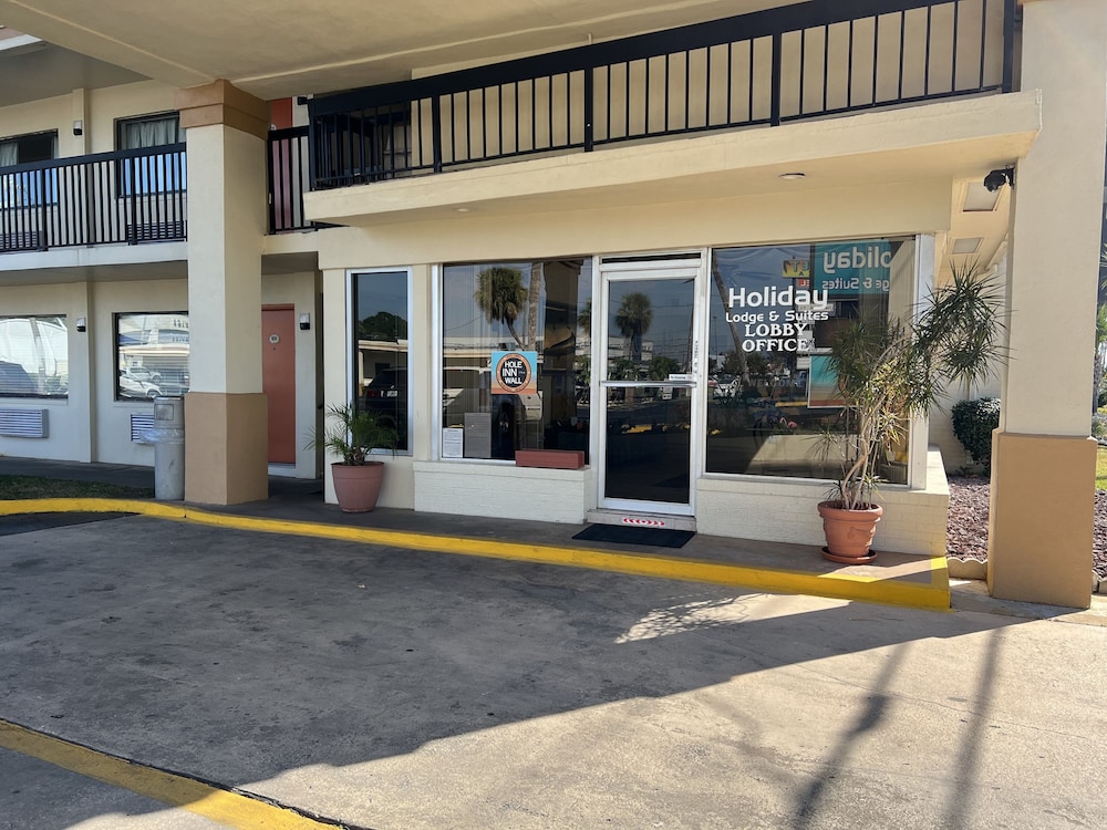 holiday lodge and suites fort walton beach