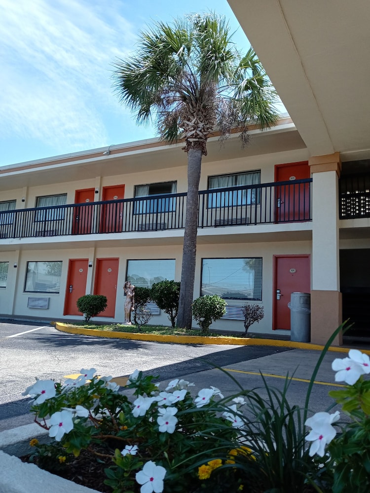 holiday lodge and suites fort walton beach