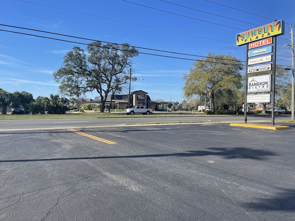 holiday lodge and suites fort walton beach