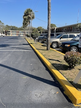 holiday lodge and suites fort walton beach