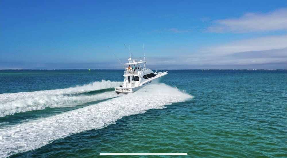 holiday lodge and suites fort walton beach