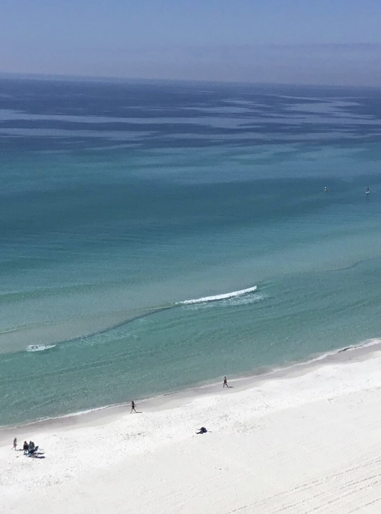 holiday lodge and suites fort walton beach