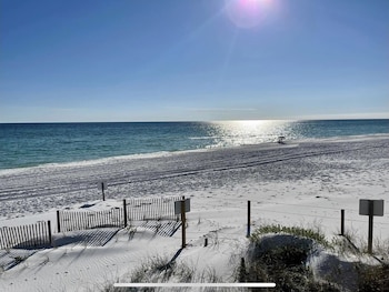 holiday lodge and suites fort walton beach