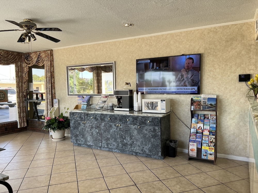 holiday lodge and suites fort walton beach