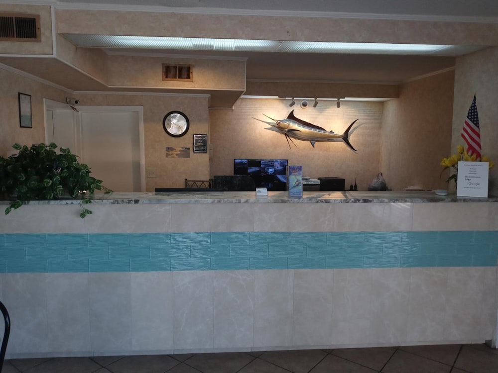 holiday lodge and suites fort walton beach