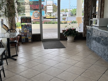 holiday lodge and suites fort walton beach