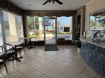 holiday lodge and suites fort walton beach