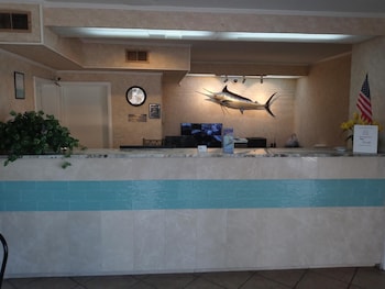 holiday lodge and suites fort walton beach