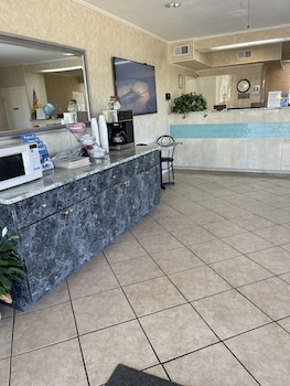 holiday lodge and suites fort walton beach