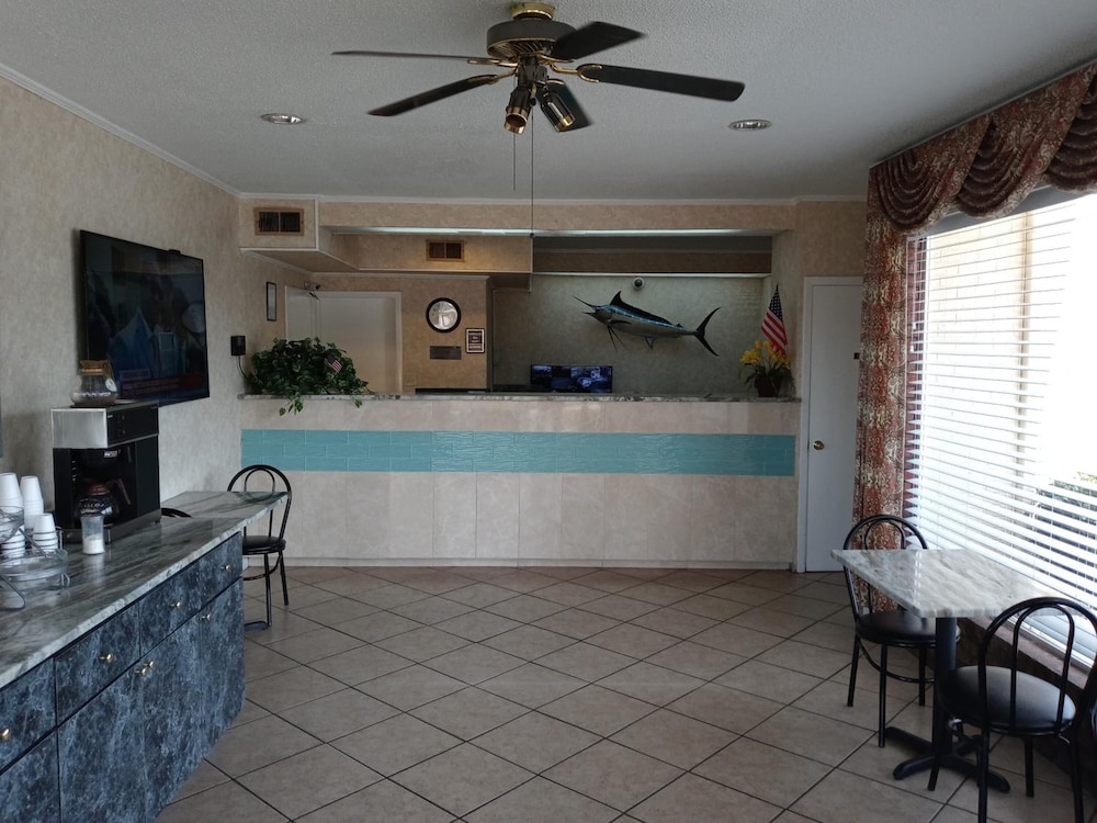 holiday lodge and suites fort walton beach