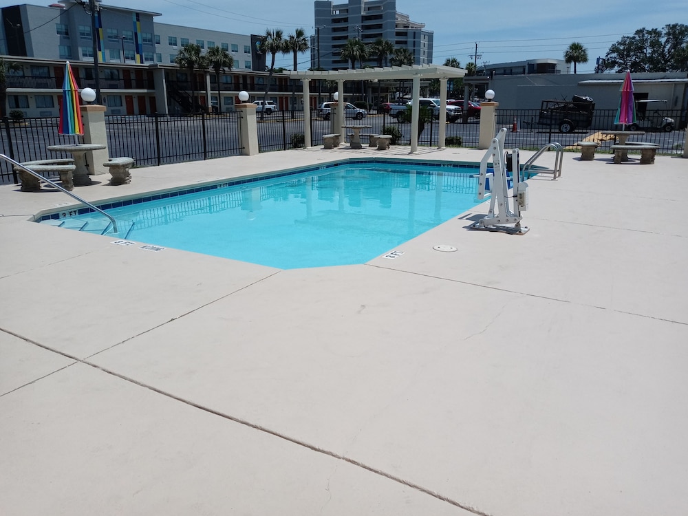 holiday lodge and suites fort walton beach
