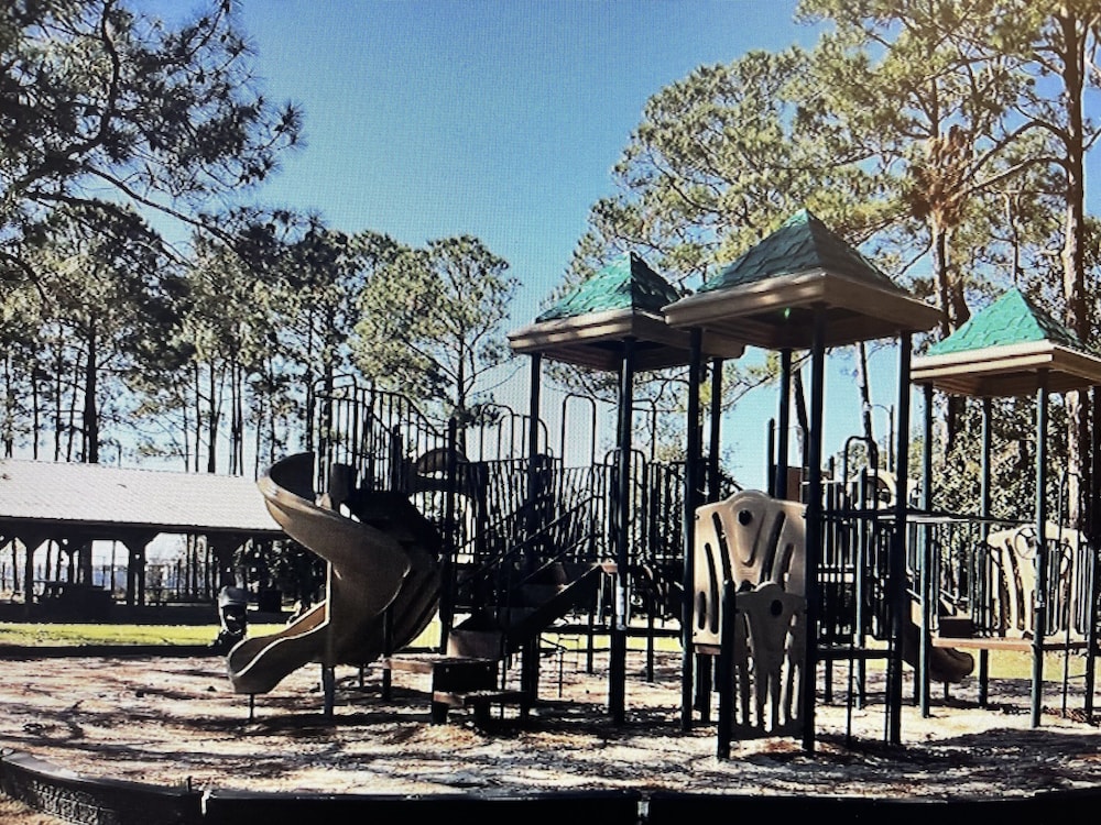 holiday lodge and suites fort walton beach