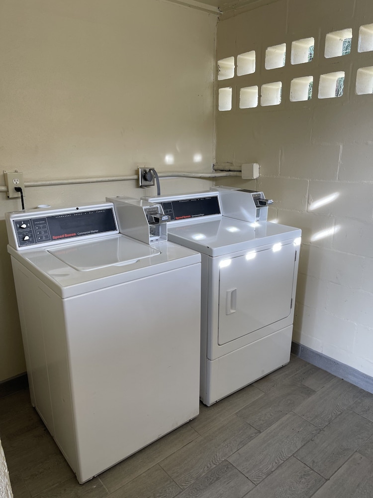 holiday lodge and suites fort walton beach