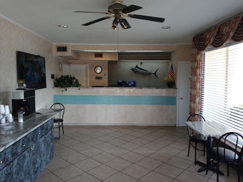 holiday lodge and suites fort walton beach