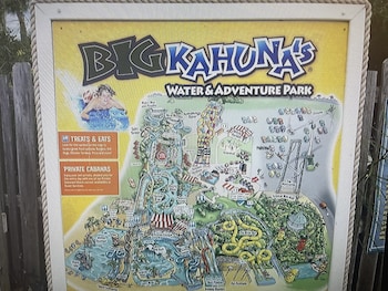 holiday lodge and suites fort walton beach