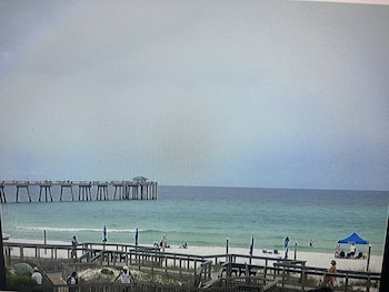 holiday lodge and suites fort walton beach