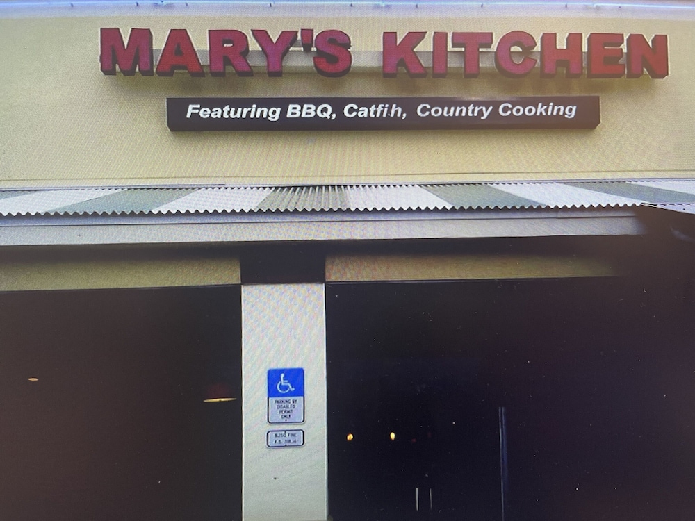 holiday lodge and suites fort walton beach