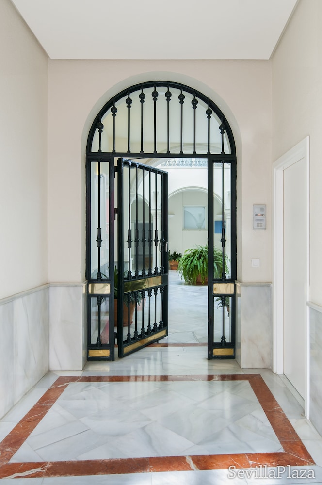 suites sevilla plaza apartamentos