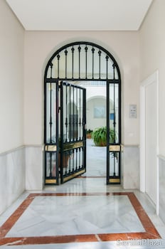 suites sevilla plaza apartamentos