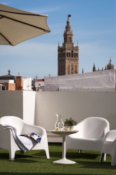 suites sevilla plaza apartamentos
