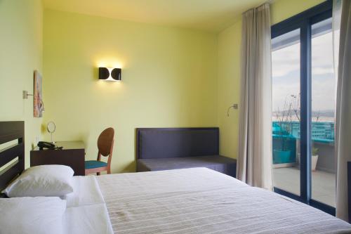 athens center square hotel