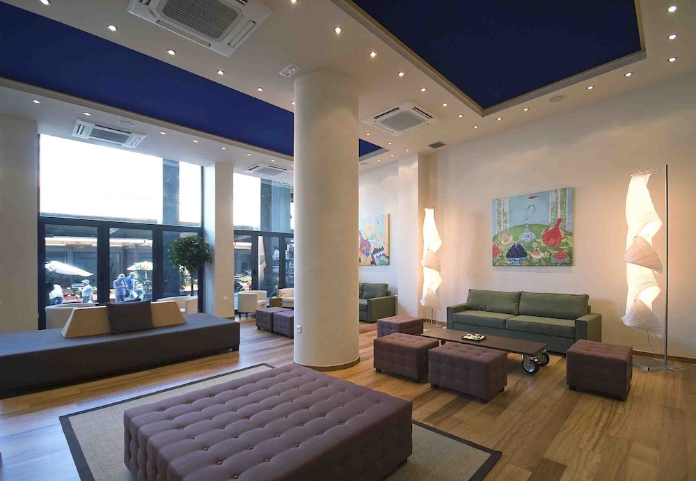 athens center square hotel