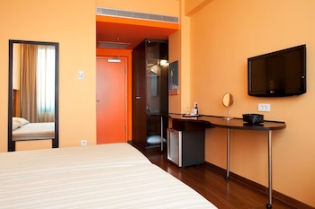 athens center square hotel