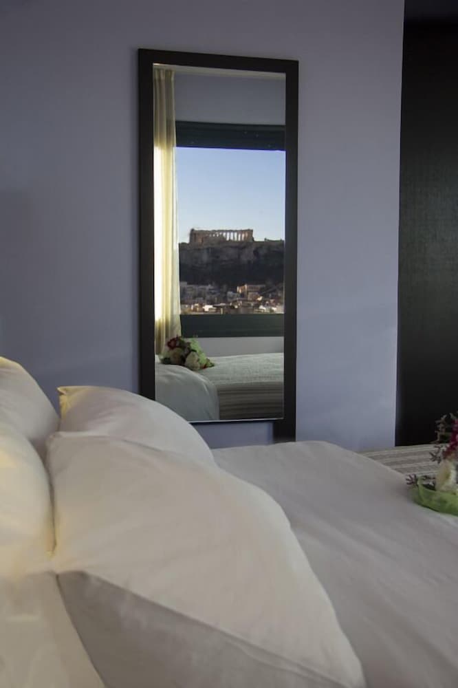 athens center square hotel