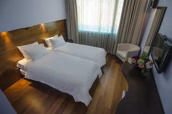 athens center square hotel