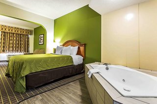 Quality Inn & Suites,Orangeburg>>Brookdale,3 star