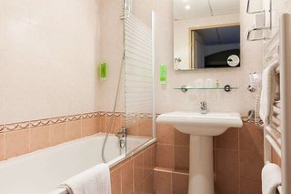 quality suites maisons laffitte paris ouest