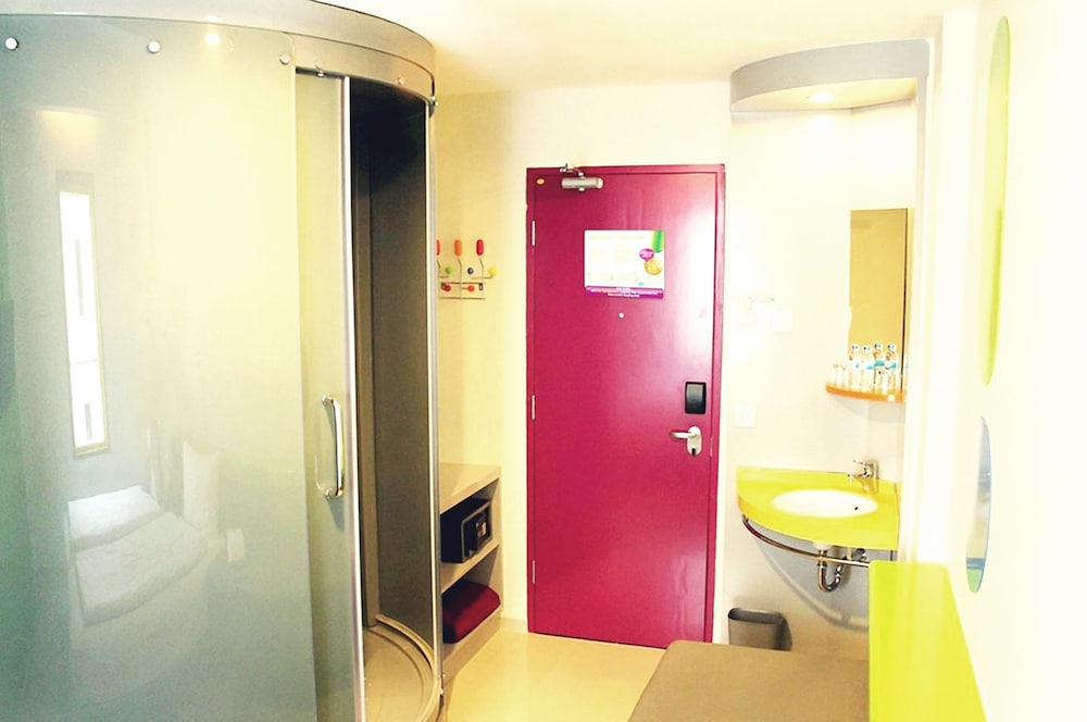 pop hotel airport jakarta