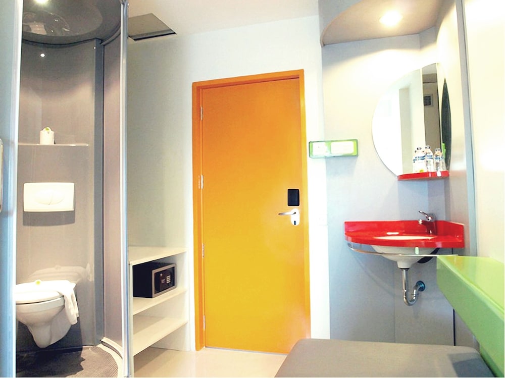 pop hotel airport jakarta