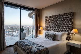 Aquarius Luxury Suites,10 Blaauwberg Road,3 star