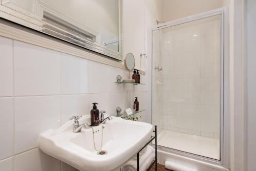 river manor boutique hotel