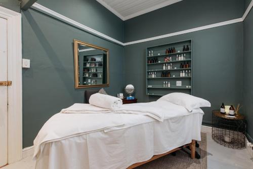 river manor boutique hotel