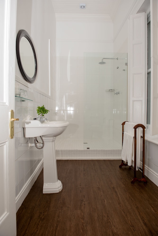 river manor boutique hotel