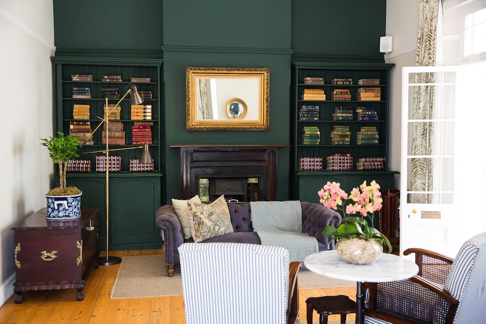 river manor boutique hotel